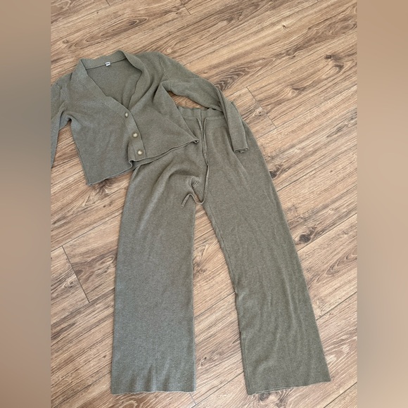 Uniqlo set - Picture 5 of 5